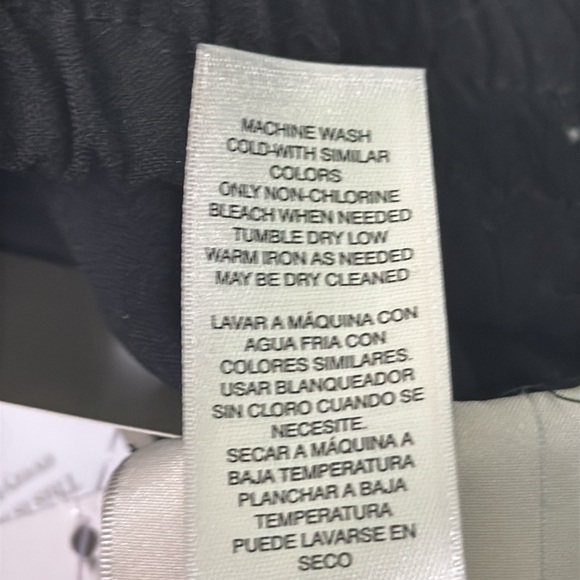 Chico’s Magique Tapered Ankle Pants - Picture 10 of 10